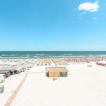 Beach Rooms Roberta Mamaia Exterior photo