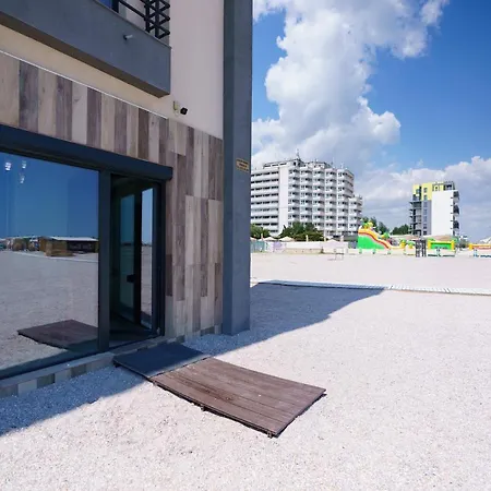 Beach Rooms Roberta Mamaia Exterior photo