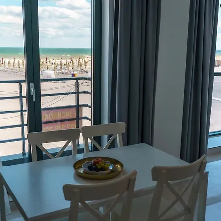 Beach Rooms Roberta Mamaia Exterior photo