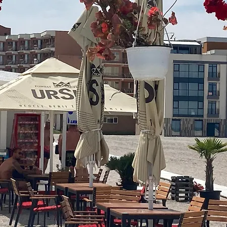 Beach Rooms Roberta Mamaia Exterior photo