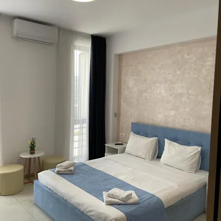 Beach Rooms Roberta Mamaia Exterior photo