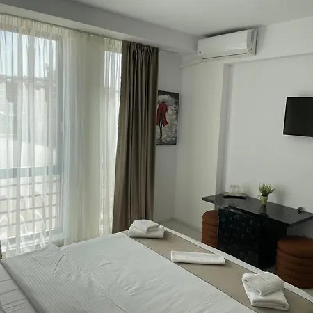 Beach Rooms Roberta Mamaia Exterior photo