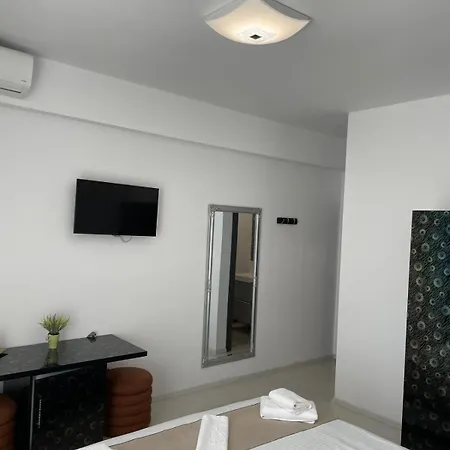 Beach Rooms Roberta Mamaia Exterior photo